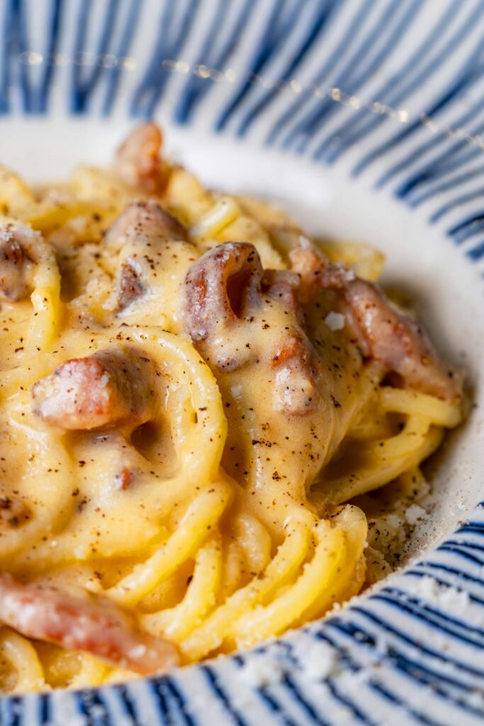 pasta med bacon og ærter